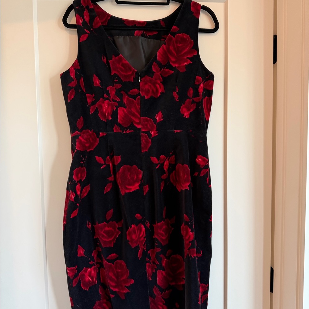 Talbots Sleeveless Black Red Rose Print Velvet Sheath Dress Size 12 - Picture 4 of 6
